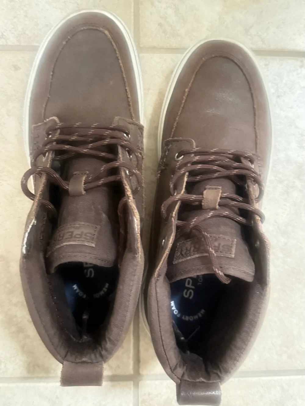 Sperry Men's Brown Leather Lace-Up Boat Shoes with White Trim